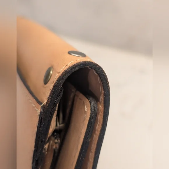 Patricia Nash Leather Clutch/Passport Holder - EUC Tan 7.5x5 Inches - Picture 5 of 13